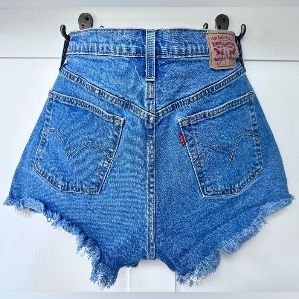 Levi's 501 Original High Rise Jean Shorts - Size 28
